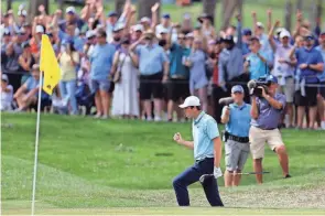  ?? ?? Scottie Scheffler pumps his fist Sunday after sinking a chip shot for birdie at the 8th hole, which began a string of five consecutiv­e birdies that allowed him to pull away for his sixth victory in the last 13 months.