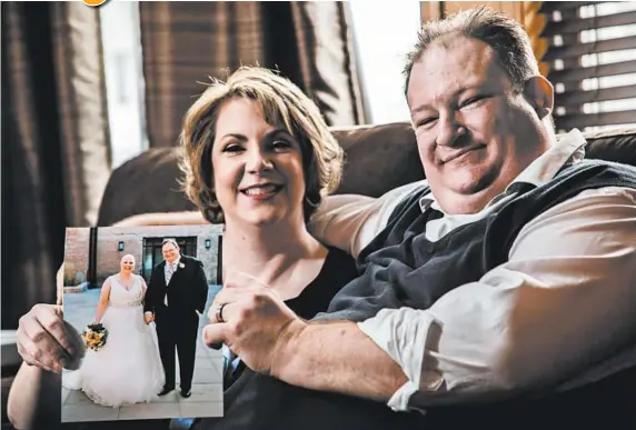  ?? ZBIGNIEW BZDAK/CHICAGO TRIBUNE ?? Angela, 43, and Brad Andrews, 42, were married in 2018 with the help of Wish Upon a Wedding, a nonprofit that helps couples facing life-altering circumstan­ces.