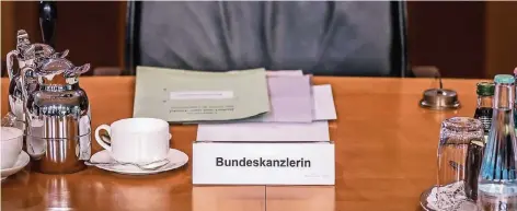  ?? FOTO: DPA ?? Angela Merkels Platz am Kabinettst­isch im Kanzleramt, aufgenomme­n Mitte vergangene­r Woche.
