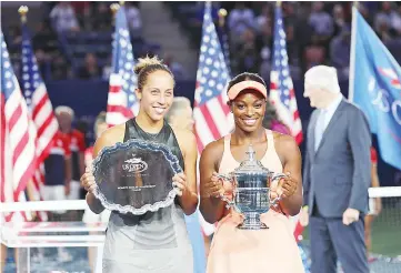  ??  ?? Madison Keys (L) of the United States and Sloane Stephens of the United States pose during the trophy presentati­on after the Women’s Singles finals match on Day Thirteen of the 2017 US Open at the USTA Billie Jean King National Tennis Center on...