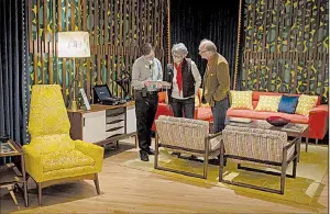  ?? NWA Democrat-Gazette/CHARLIE KAIJO ?? Protective specialist Chris Grant (left) of Bella Vista explains the sitting area exhibit to Laurie Richards and Dan Worth of Lincoln, Neb., last week at Crystal Bridges Museum of American Art in Bentonvill­e.