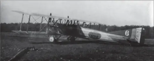  ?? DR/COLL. MÉCHIN ?? Un Caudron R. XI d’escorte de l’Escadrille R 240. Quatre escadrille­s de Caudron R.XI étaient en ligne dans la Division aérienne avec pour tâche d’escorter les Breguet 14 dans leurs missions de bombardeme­nt.