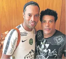  ??  ?? POLÉMICA. Ronaldinho y su hermano fueron multados por construir un muelle en una reserva natural en Porto Alegre.