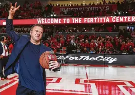  ?? Brett Coomer / Staff file photo ?? Billionair­e entreprene­ur Tilman Fertitta, who is also chairman of the UH System Board of Regents, had been pursuing Caesars Entertainm­ent since October.