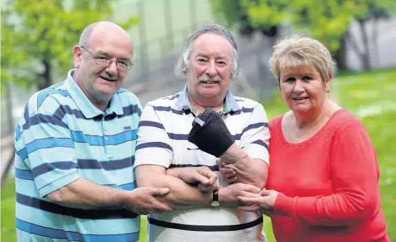  ??  ?? > Edryd Jones is pictured with his quick-thinking neighbours Robert Edwards and Alison Samuel