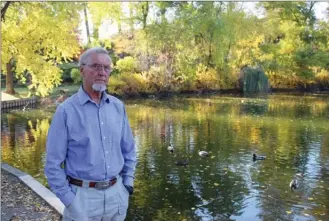  ?? RON SEYMOUR/The Daily Courier ?? Glenmore resident James Anderson believes the biodiversi­ty of Redlich Pond has greatly diminished in recent years, and he believes pesticides and herbicides in runoff are the cause.