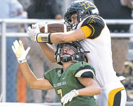  ?? Steph Chambers/Post-Gazette ?? Thomas Jefferson’s Bowen Dame catches a ball over Belle Vernon’s Jake Fine, but Dame was ruled out of bounds.