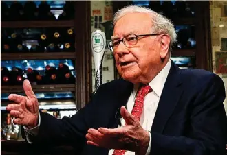  ?? ?? Warren Buffett, dueño del conglomera­do Berkshire Hathaway.