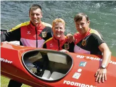  ?? Foto: Schöllhorn ?? Die Wildwasser Rennsportl­er (v.l.) Normen Weber, Sabine Füsser und René Brücker fahren in Augsburg und Landsberg im Weltcup Finale um Medaillen.