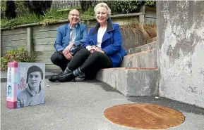  ?? ROSS GIBLIN/STUFF ?? Dr Patrick Sandbrook, of Massey University, and Wellington City councillor Nicola Young outside the childhood home of Iris Wilkinson. A plaque now commemorat­es the late author, who wrote under the pen name of Robin Hyde.