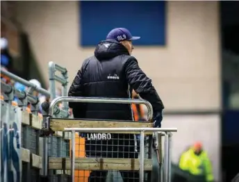  ??  ?? TILSKUER: Steffen Landro måtte se de siste 20 minuttene fra tribunepla­ss.