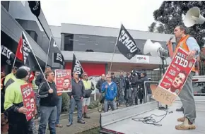  ??  ?? Pay up: A contractor protests over inaction on the Ararat project.