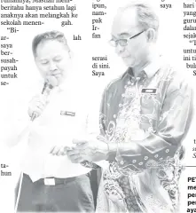  ??  ?? PETER bersama Mudin mengumumka­n pemenang untuk pertanding­an ‘teka berat ayam’.