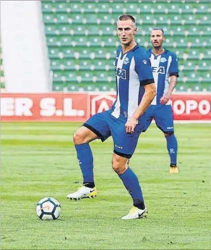  ?? FOTO: ALAVÉS ?? Rodrigo Ely El central fue una apuesta del Alavés que, con el paso del tiempo, se ha demostrado acertada