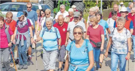  ?? FOTO: MARKUS LEHMANN ?? Am Samstag war der erste Ostalb-Wander-Marathon des Schwäbisch­en Albvereins Wasseralfi­ngen. Neben der 42-Kilometer-Strecke gab es auch kürzere Rundwander­ungen.