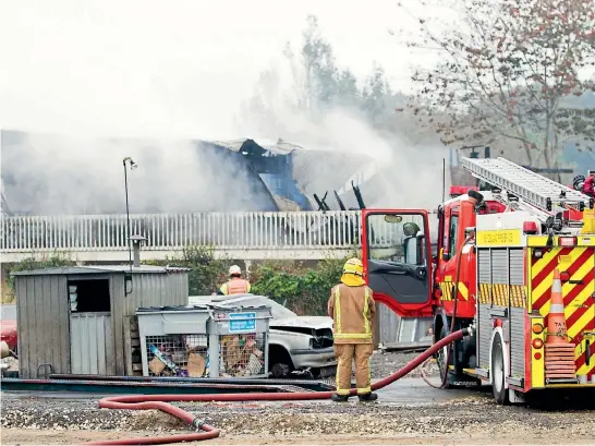  ?? PHOTO: TOM LEE/FAIRFAX NZ ?? Firefighte­rs douse the blaze of the two storey home in Pirongia.