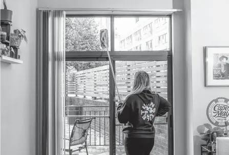  ?? Photos by Jennifer Chase/washington Post contributo­r ?? The author tries out Tiktok cleaning hacks in her D.C. apartment, including one using a Swiffer and microfiber towel for windows.