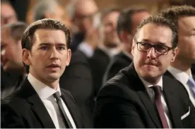  ?? FOTO: TT/AP/RONALD ZAK ?? Österrikes ledarduo: förbundska­nsler Sebastian Kurz och vicekansle­r■ Heinz-Christian Strache. Arkivfoto.