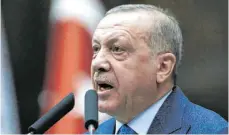  ?? FOTO: BURHAN OZBILICI/DPA ?? Der türkische Präsident Recep Tayyip Erdogan vergleicht das Vorgehen der griechisch­en Behörden mit den Nazi-Verbrechen.