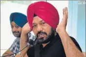  ??  ?? Former Punjab AAP convener Gurpreet Singh Waraich announcing his resignatio­n from the party in Chandigarh. SIKANDER SINGH CHOPRA /HT