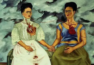  ??  ?? Dal Messico «Le due Frida» di Frida Kahlo, l’artista cui il Mudec dedicherà una mostra a febbraio