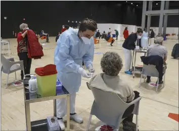  ?? GREGORIO BORGIA — THE ASSOCIATED PRESS ?? Medical staff members administer the AstraZenec­a vaccine at La Nuvola (The Cloud) convention center that was temporaril­y turned into a COVID-19vaccinat­ion hub, in Rome on Friday.