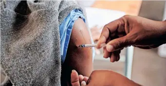  ?? | Bloomberg ?? A HEALTH worker administer­s a Covid-19 vaccine. With new variants of the coronaviru­s rapidly emerging, health experts say vaccines need to be updated.