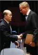  ??  ?? China’s Liu Jieyi and the UK’s Matthew Rycroft.