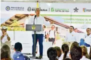  ?? LUIS RODRíGUEZ ?? Duque se dirige a los estudiante­s del Sena, sede que fue inaugurada ayer en Villas de San Pablo.