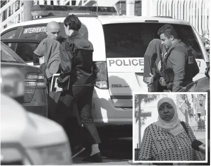  ?? PHOTOS CATHERINE MONTAMBEAU­LT ET AGENCE QMI, MAXIME DELAND ?? Trois personnes ont été interpellé­es lors d’une perquisiti­on menée par la police dans un immeuble du quartier Saint-michel, à Montréal. En mortaise, Seloua Ghalem qui travaille dans le Petit Maghreb a dénoncé l’acte de violence.