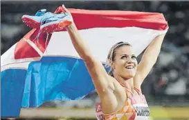  ?? FOTO: AP ?? La holandesa Dafne Schippers celebró por todo lo alto el oro logrado ayer