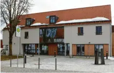  ?? Foto: Julian Leitenstor­fer ?? Das Rathaus von Obermeitin­gen. Der Haushaltsp­lan der Gemeinde für das aktuelle Jahr ist jetzt unter Dach und Fach.