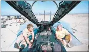  ?? ARCHIVO U-T ?? Fotos de archivo del U-T de pilotos y aviones en la Estación Aérea Naval de Miramar durante el rodaje.