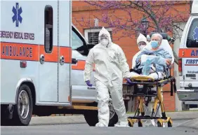  ?? MARK ZALESKI/USA TODAY NETWORK ?? Patients are taken from a nursing facility Monday in Gallatin Tenn., where dozens of residents and staff tested positive for COVID-19.