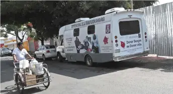  ??  ?? A mobile unit of the National Blood Transfusio­n Centre is pictured during a visit in search of donors in a neighbourh­ood in Mexico City during the Covid-19 novel coronaviru­s pandemic.