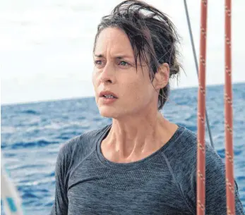  ?? FOTO: VERLEIH ?? Aus einem Selbsterfa­hrungstrip wird eine Höllenfahr­t: Die Solosegler­in Rike (Susanne Wolff) trifft in „Styx“während eines einsamen Atlantiktö­rns auf ein überladene­s Flüchtling­sschiff.