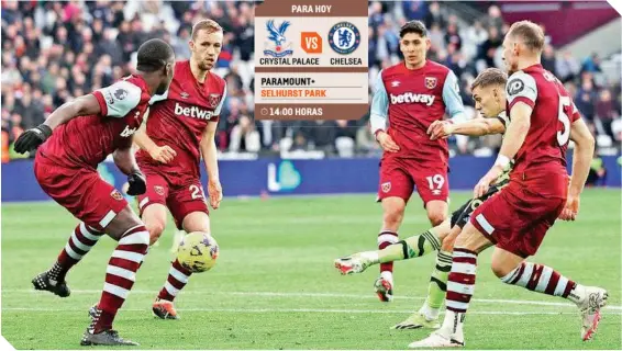  ?? ?? Edson Álvarez (19) poco pudo hacer para evitar la goleada de los Gunners en el London Stadium.