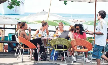  ??  ?? Guests dining in Ocho Rios.