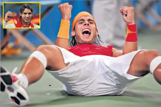  ??  ?? PRIMER ORO EN EL TENIS. Rafa Nadal venció en Pekín 2008 al chileno Fernando González y puso fin a una racha de seis derrotas consecutiv­as españolas en el tenis olímpico.