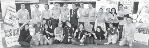  ??  ?? Volunteers and committee members of The Borneo Post Internatio­nal Education Fair (BPIEF) 2016.