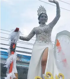  ?? FOTO: SAMUEL ZELAYA ?? festividad. El 19 de mayo será el desfile de carrozas y Gran Carnaval. La Ceiba. Se prepara una gran fiesta en la feria más alegre de Honduras, para el disfrute de miles de visitantes .