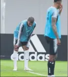  ?? FOTO: AP ?? Mbappé tras el golpe de Rami