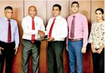  ??  ?? From left: Chief Operating Officer Deepal Akuretiyag­ama, Director/group CEO Dimantha Seneviratn­e exchanging the agreement with Chief Operating Officer of Pickme Isira Perera