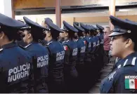  ??  ?? Graduación. Con los nuevos 100 policías, Saltillo contará con mil 1.3 uniformado­s por cada mil habitantes.