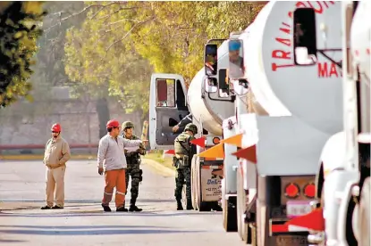  ?? ESPECIAL ?? Actualment­e las instalacio­nes de Petróleos Mexicanos son vigiladas por el Ejército.