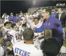  ?? JIM GENSHEIMER – STAFF PHOTOGRAPH­ER ?? Serra head coach Patrick Walsh talks to his team after the Padres defeated St. Francis 31-21 to win the WCAL title on Friday.