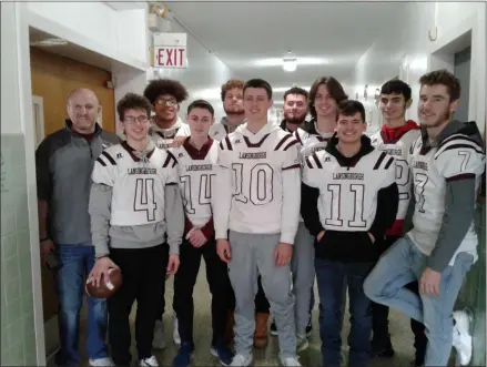  ?? MELISSA SCHUMAN — MEDIA NEWS GROUP ?? Coach Jeff Pansinella and members of the Lansingbur­gh Knights.