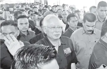  ?? — Bernama photo ?? Najib arrives at the Batu Pahat Stadium yesterday to launch the Malaysian Trust Fund Week 2018 (MSAM 2018).