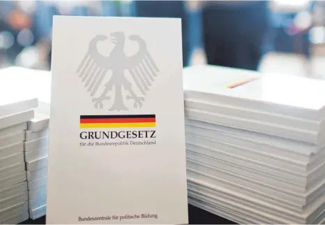  ?? FOTO: JULIAN STRATENSCH­ULTE/DPA ?? Mit dem Demokratie­fördergese­tz will der Bund eine rechtliche Grundlage schaffen, um zivilgesel­lschaftlic­he Projekte langfristi­g und nachhaltig unterstütz­en zu können. Doch das Vorhaben ist umstritten – auch innerhalb der Ampel-Koalition.