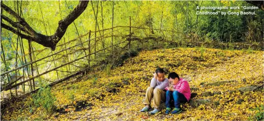  ??  ?? A photograph­ic work “Golden Childhood” by Gong Baohui.